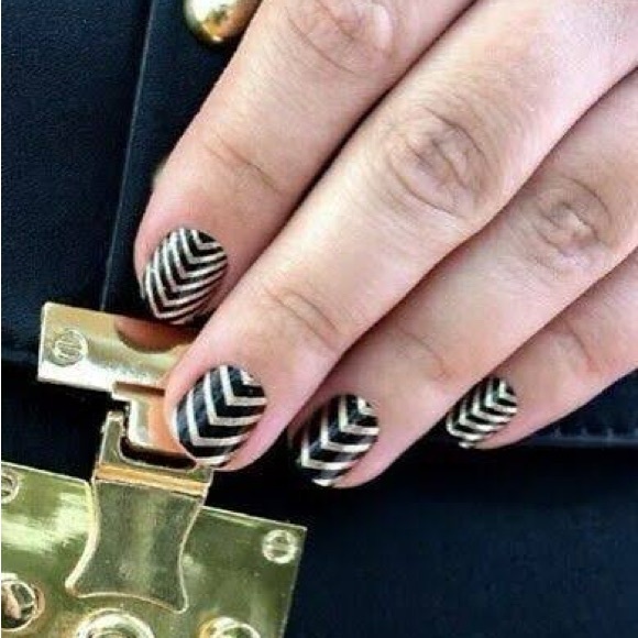 Color Street Retired Drop The Ball Nail Set Black and Gold Chevron - Picture 4 of 7